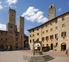 Leon Bianco San Gimignano